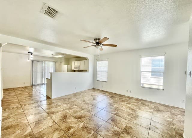 rental at 25347  Longbranch Run in San Antonio, TX — photo 2