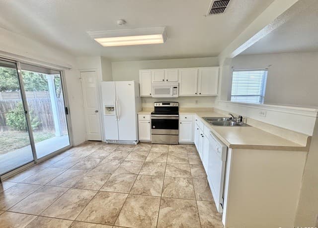 rental at 25347  Longbranch Run in San Antonio, TX — photo 4