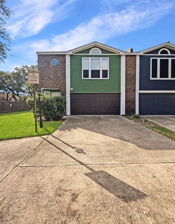 rental at 16710  Henderson Pass in San Antonio, TX — photo 1