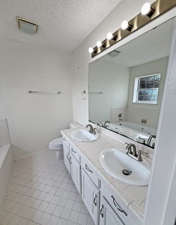 rental at 16710  Henderson Pass in San Antonio, TX — photo 5