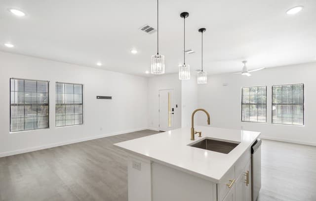 rental at 829  Kayton Ave in San Antonio, TX — photo 3