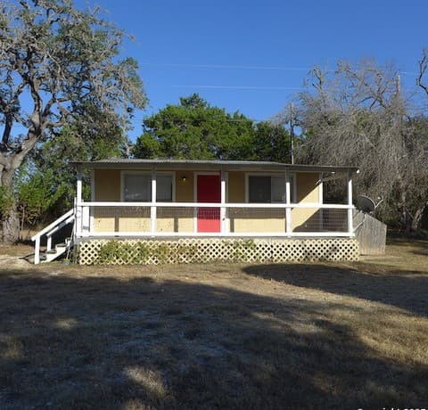 rental at 50140  A-e Interstate 10 Unit D in Comfort, TX — photo 2