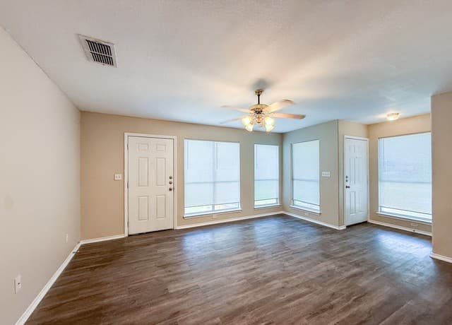rental at 113  Long in New Braunfels, TX — photo 1