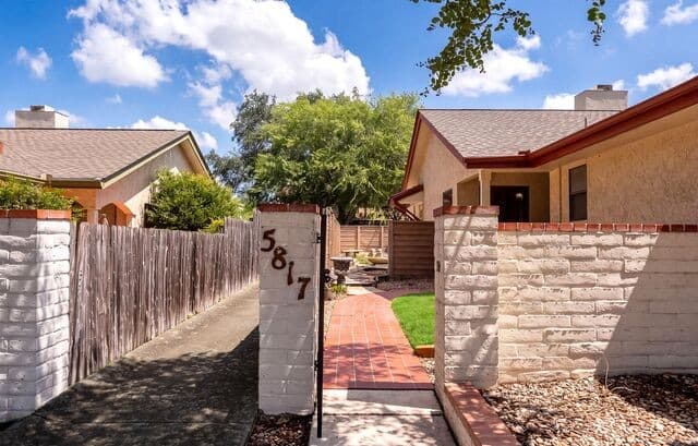 rental at 5817 Royal Clb in San Antonio TX