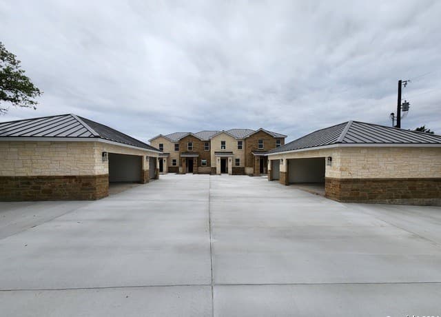 rental at 289  Stargrass Unit 2 in Spring Branch, TX — photo 5