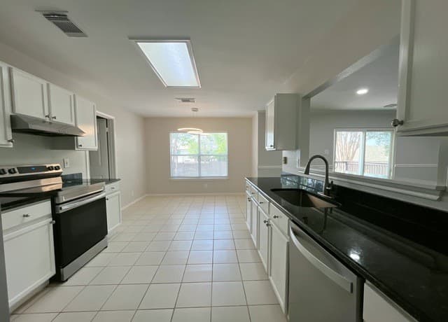 rental at 9507  Summerbrook in San Antonio, TX — photo 5
