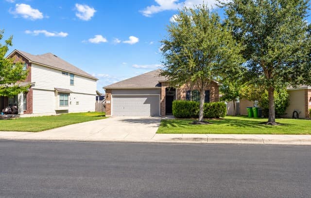 rental at 11407 Oaks Hike in San Antonio TX