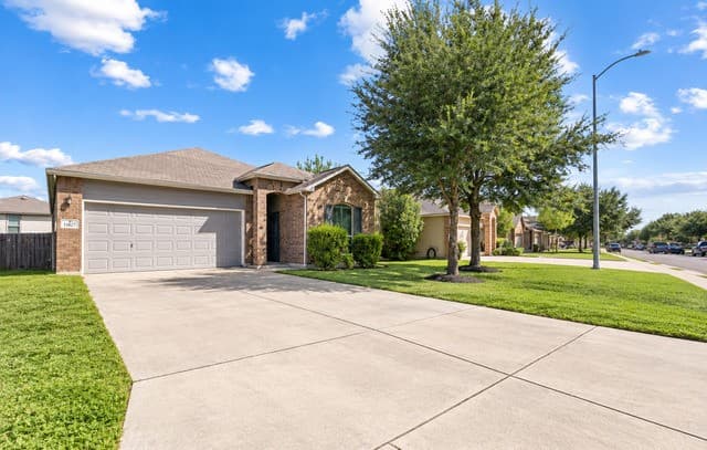 rental at 11407  Oaks Hike in San Antonio, TX — photo 2