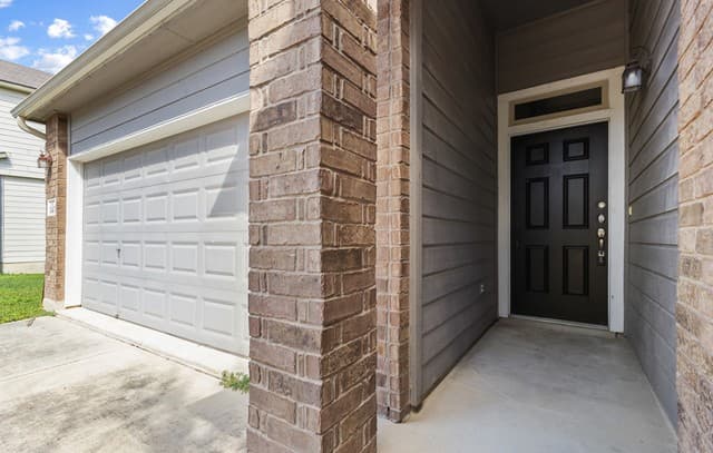 rental at 11407  Oaks Hike in San Antonio, TX — photo 3