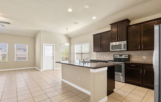 rental at 11407  Oaks Hike in San Antonio, TX — photo 5