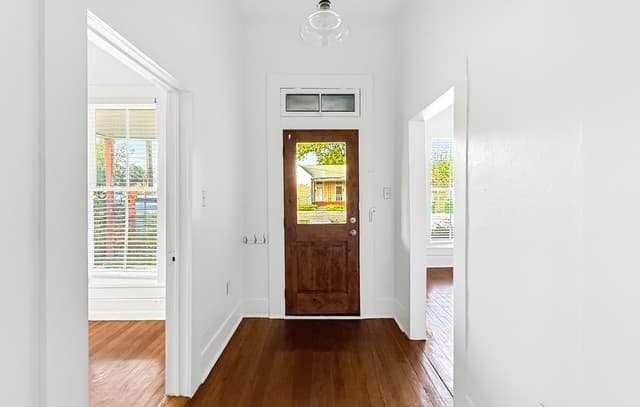 rental at 220  Leigh St in San Antonio, TX — photo 1