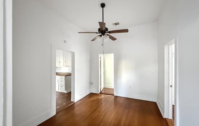 rental at 220  Leigh St in San Antonio, TX — photo 3
