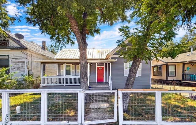 rental at 322  Indiana St in San Antonio, TX — photo 1