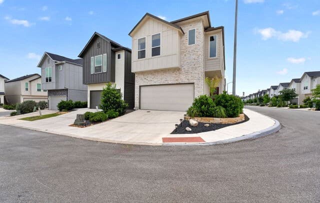 rental at 8851  Oakland Rd Unit UNIT 61 in San Antonio, TX — photo 2