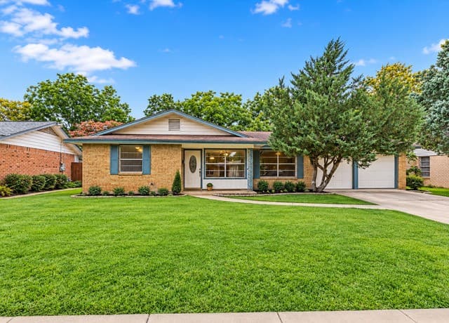 rental at 5026  Lakewood Dr in San Antonio, TX — photo 1