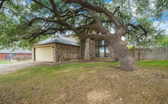 rental at 12150  Stoney Glen in San Antonio, TX — photo 2