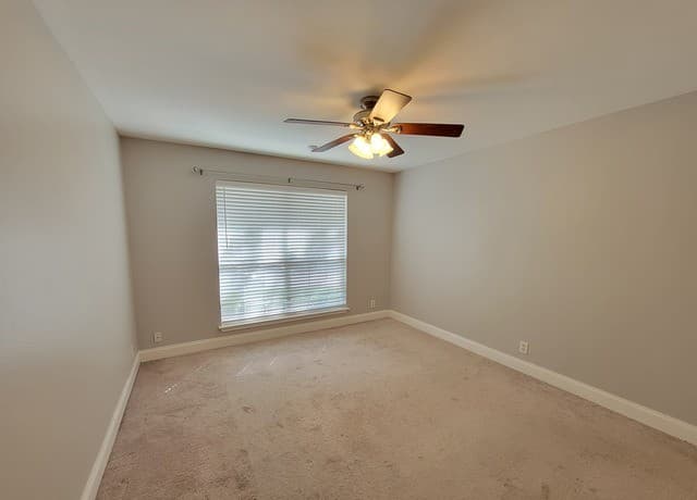rental at 815  Bobcat Crk in San Antonio, TX — photo 3