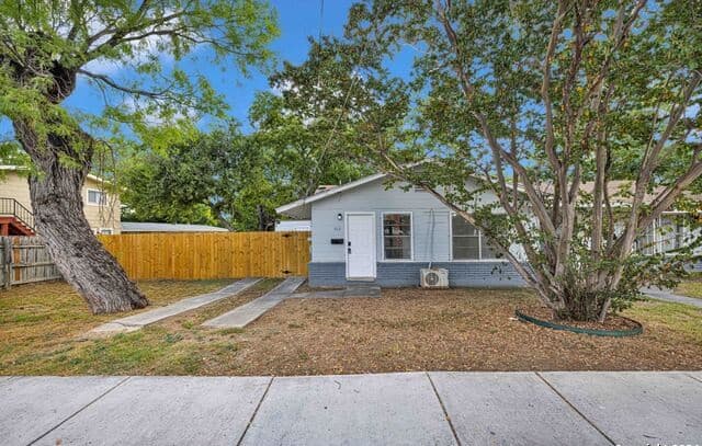 rental at 519  Venice in San Antonio, TX — photo 1