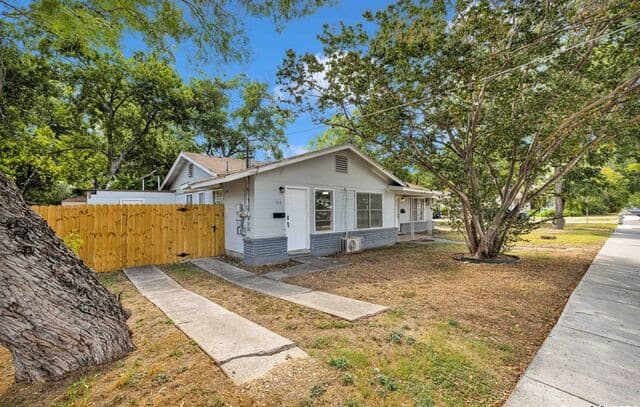 rental at 519  Venice in San Antonio, TX — photo 2