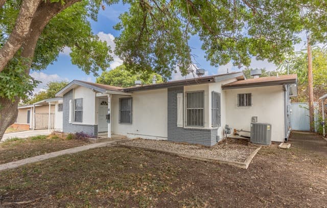 rental at 3019  Lasses Blvd in San Antonio, TX — photo 2