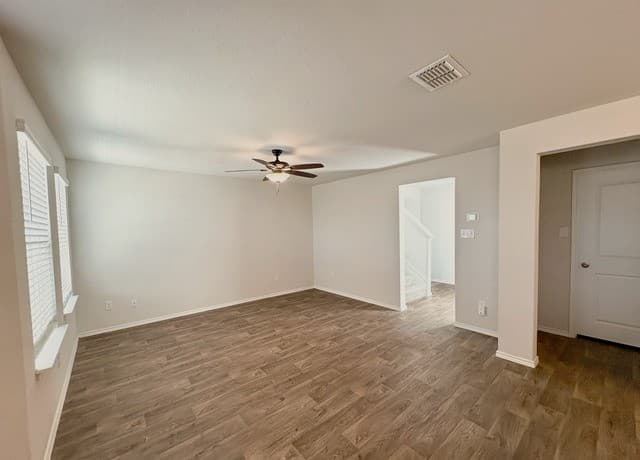 rental at 8518  Brisk Water in San Antonio, TX — photo 3