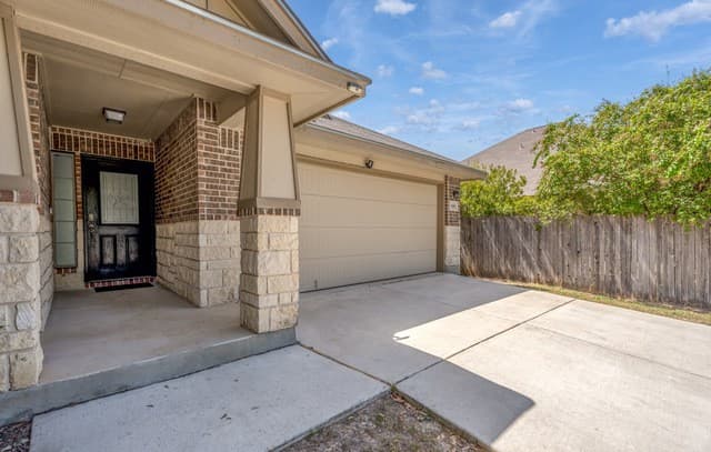 rental at 11146  War Emblem in San Antonio, TX — photo 5