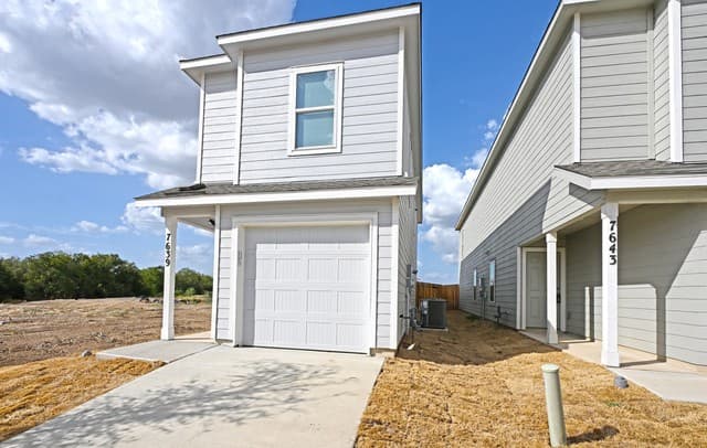 rental at 7639  Varo Gln in San Antonio, TX — photo 1