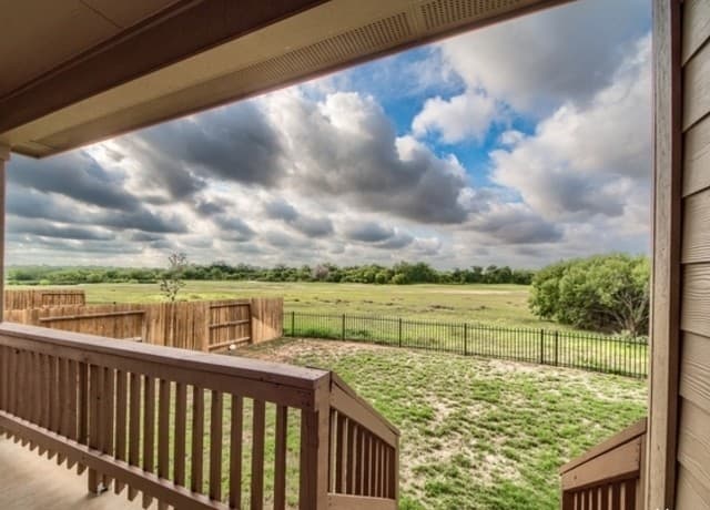rental at 305  Middle Green Loop in Floresville, TX — photo 2