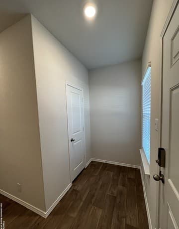 rental at 305  Middle Green Loop in Floresville, TX — photo 4