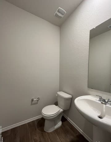 rental at 305  Middle Green Loop in Floresville, TX — photo 5