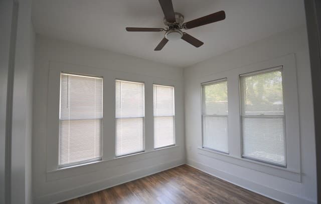 rental at 1114 W Russell in San Antonio, TX — photo 3