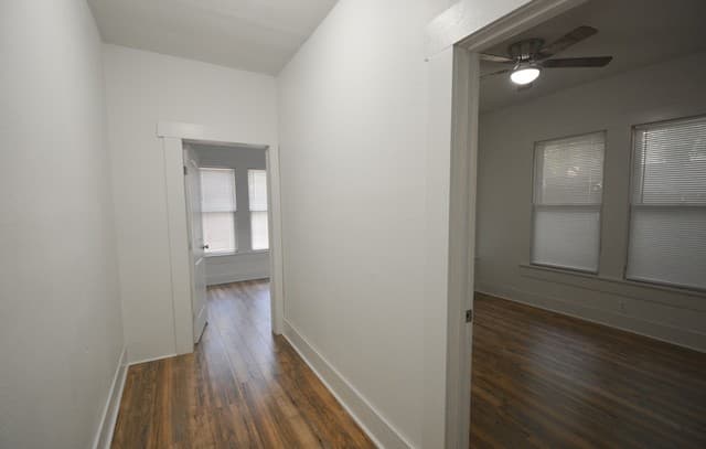 rental at 1114 W Russell in San Antonio, TX — photo 4