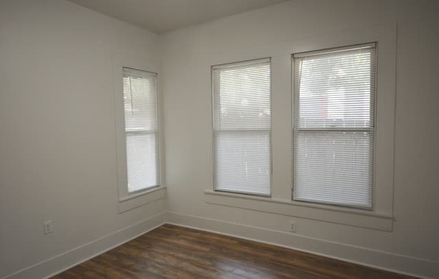 rental at 1114 W Russell in San Antonio, TX — photo 5