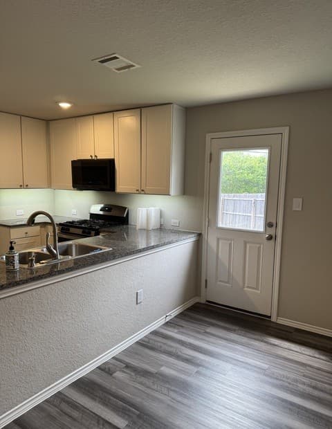 rental at 306  Pradera Cv in San Antonio, TX — photo 4