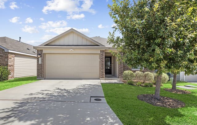 rental at 5334  Basil Chase in St Hedwig, TX — photo 1