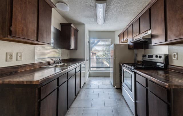 rental at 1427  Loma Alto Unit 4 in San Antonio, TX — photo 3
