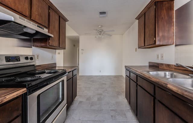 rental at 1427  Loma Alto Unit 4 in San Antonio, TX — photo 5
