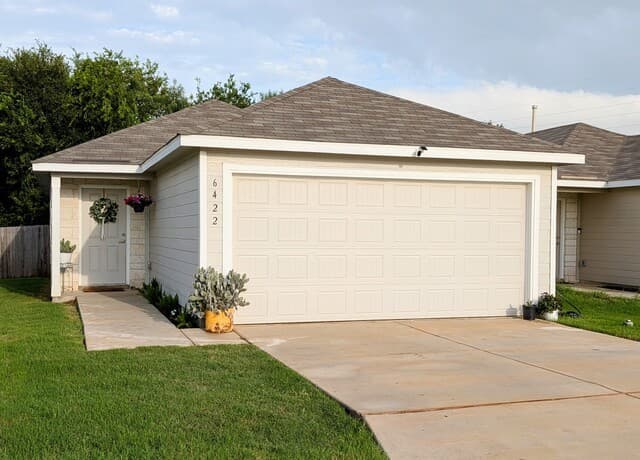 rental at 6422  Marco Plns in San Antonio, TX — photo 1