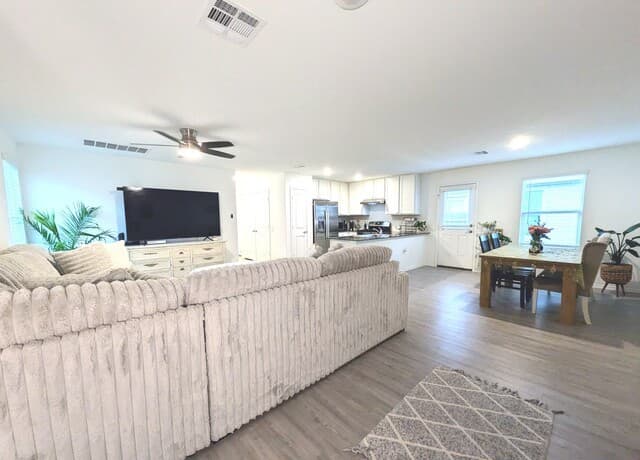 rental at 6422  Marco Plns in San Antonio, TX — photo 4