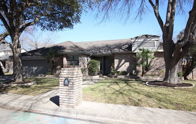 rental at 13806  Hunters Hawk St in San Antonio, TX — photo 2