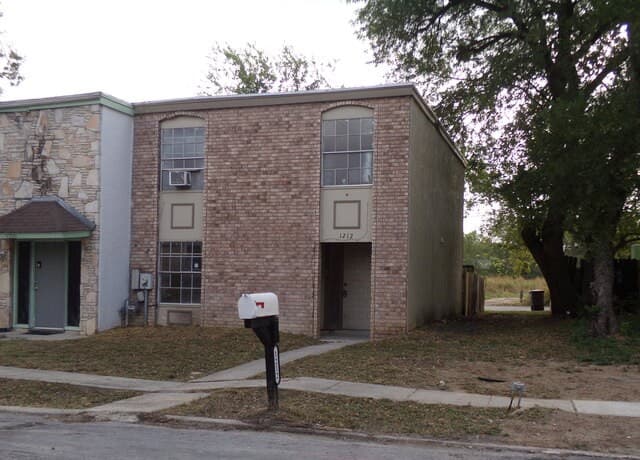rental at 1212  Churing Dr in San Antonio, TX — photo 2