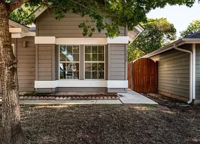 rental at 3936  Heritage Hill in San Antonio, TX — photo 2