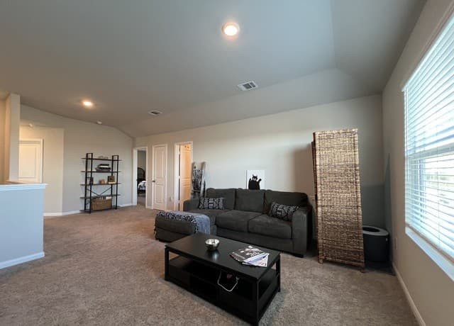 rental at 14007  Machete Park in San Antonio, TX — photo 2
