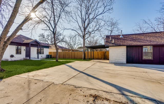 rental at 2201  Monterey St in San Antonio, TX — photo 2