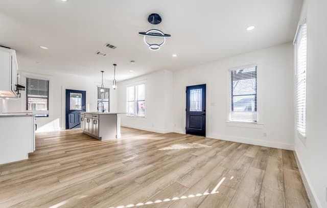 rental at 2201  Monterey St in San Antonio, TX — photo 5