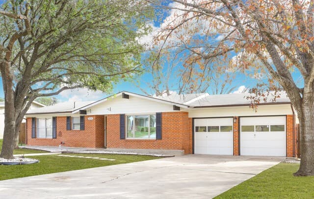 rental at 2806  Belvoir Dr in San Antonio, TX — photo 1
