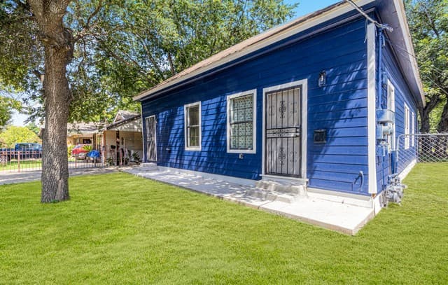 rental at 127  Dimmit St Unit 2 in San Antonio, TX — photo 1