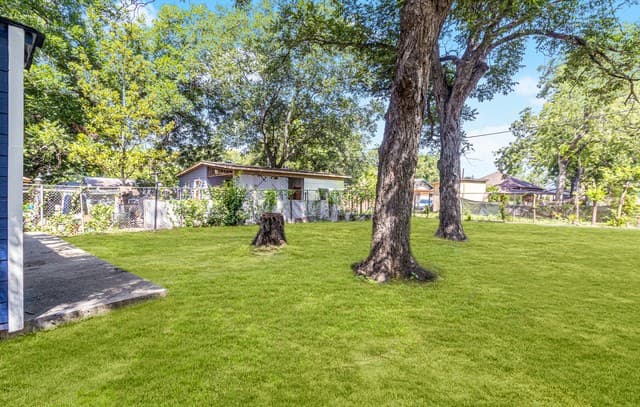 rental at 127  Dimmit St Unit 2 in San Antonio, TX — photo 2