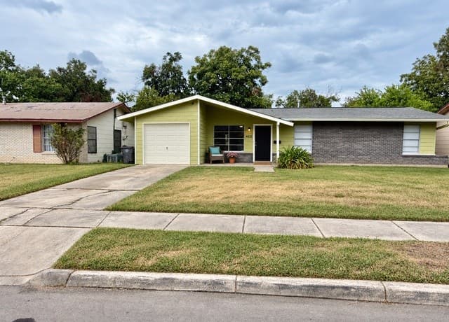 rental at 4831  Seabreeze Dr in San Antonio, TX — photo 1