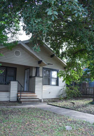 rental at 2246  E Houston St in San Antonio, TX — photo 1